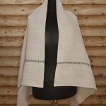 Lina dvielis 80x150cm ar tautisku lentu (sūnu pelēkzaļa) abās dvieļa malās thumbnail 4