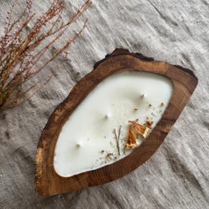 Dabīgas sojas vaska svece rokdarbā kokā