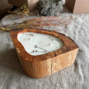 Dabīgas sojas vaska svece rokdarbā kokā