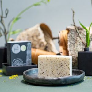 KAZAS PIENA ZIEPES AR CITRONZĀLES ĒTERISKO EĻĻU UN ZAĻAJIEM MĀLIEM