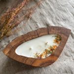 Dabīgas sojas vaska svece rokdarbā kokā. thumbnail 4