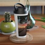 Nerūsējoša tērauda ceļojumu krūze ar pilskalna attēlu thumbnail 1