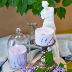 SOJAS VASKA SVECE AR LAVANDAS AROMĀTU - LILLĀ (S)