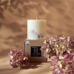 SOJAS VASKA SVECE AR MELNĀS ORHIDEJAS AROMĀTU (XL) thumbnail 3